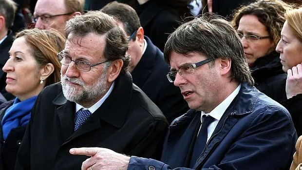 Mariano Rajoy y Carles Puigdemont, en una imagen de archivo