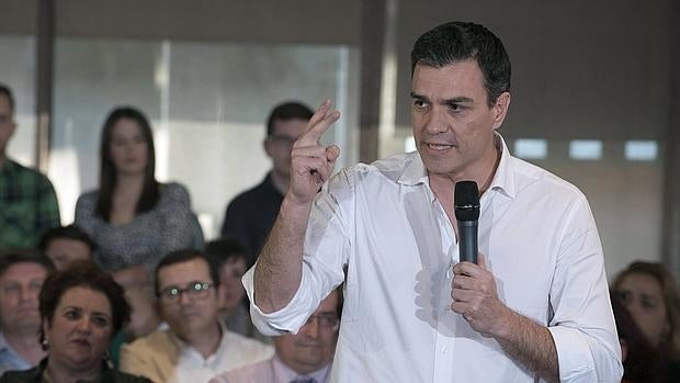 Pedro Sánchez: «Soria le ha enseñado el camino a Mariano Rajoy»