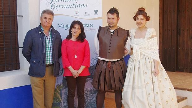 Pedro Casas, Esperanza Ramírez y los actores que interpretan a Don Quijote y Dulcinea