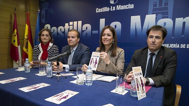 Isabel Fernández Samper y Gabriel González durante la presentación