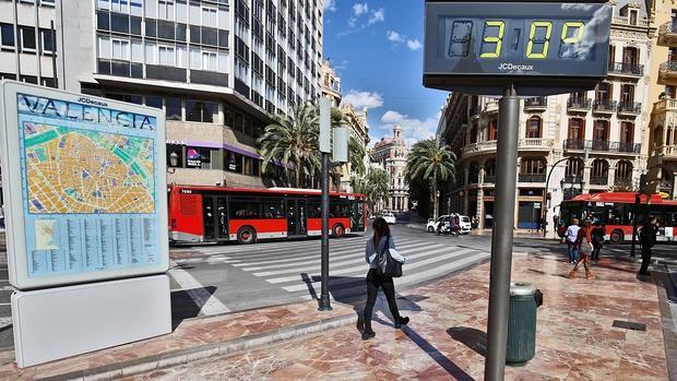 Imagen de un termómetro tomada en el centro de Valencia