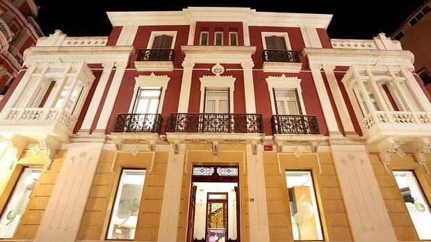 Fachada de la Casa Bardín, sede del Instituto Gil-Albert de Alicante.