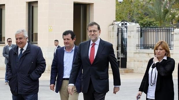 Javier Arenas, José Císcar, Mariano Rajoy e Isabel Bonig, en el museo Marq de Alicante.