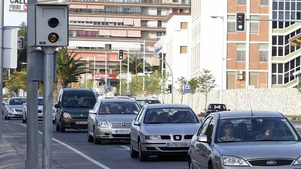 Radar con cámara en la avenida de Dénia de Alicante.