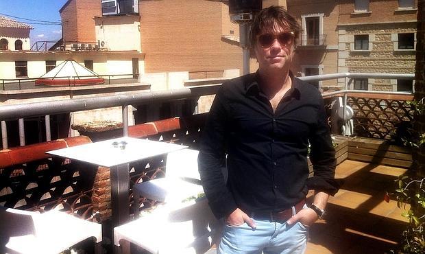 Wainwright, que el 16 de julio ofrecerá un concierto en el Teatro Real de Madrid, posa para ABC en la terraza del Hotel Carlos V de Toledo