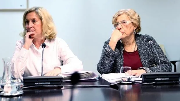 La delegada del Gobierno, Concepción Dancausa, con la alcaldesa de Madrid, Manuela Carmena