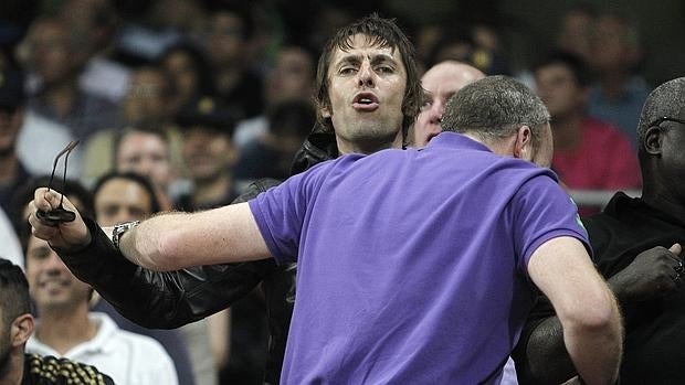 Liam Gallagher, borracho, cuando fue expulsado del Santiago Bernabéu