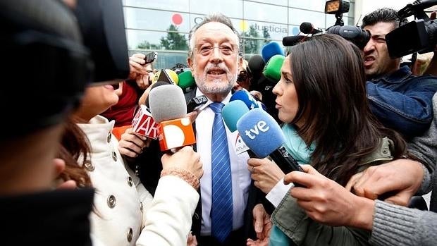 Grau sale del juzgado tras declarar como testigo en la causa del blanqueo de capitales