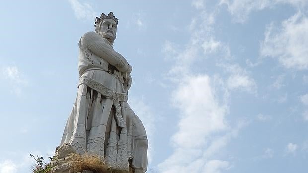 Escultura de Alfonso I El Batallador erigida en Zaragoza. Este rey tomó Zaragoza a los musulmanes y la incorporó al Reino de Aragón en diciembre del año 1118