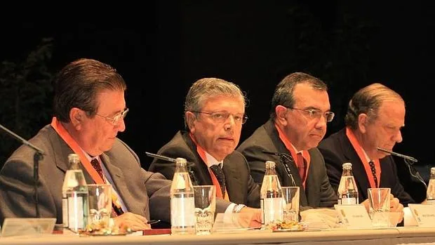 Crespo y López-Abad, (centro) en una asamblea de la CAM.