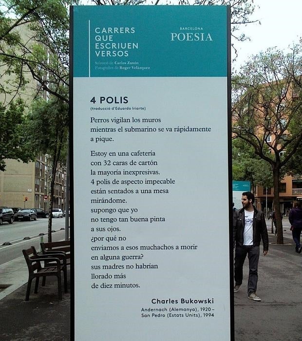 El plafón con el poema de Bukowski, en la Rambla de Guipúzcoa de Barcelona