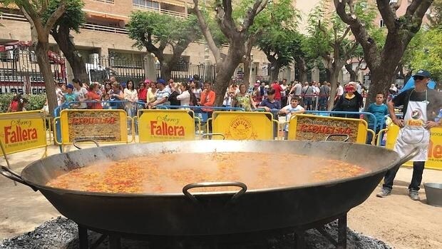 Paella gigante en la Diputación de Alicante, la única que ha celebrado la efeméride