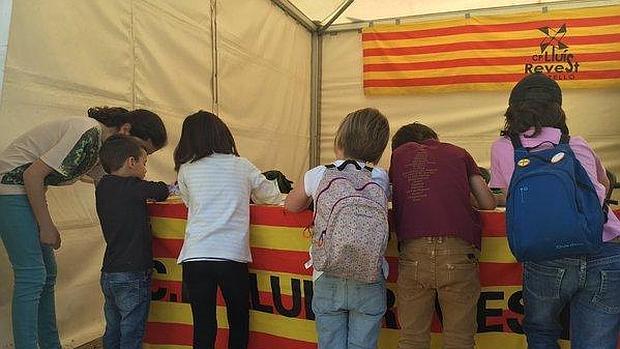 Imagen de uno de los stands de la Primavera Educativa celebrada en Valencia