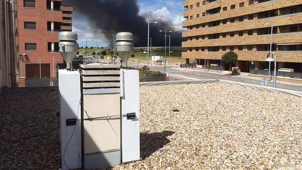 Uno de los medidores del aire instalados en la urbanización del Quiñón