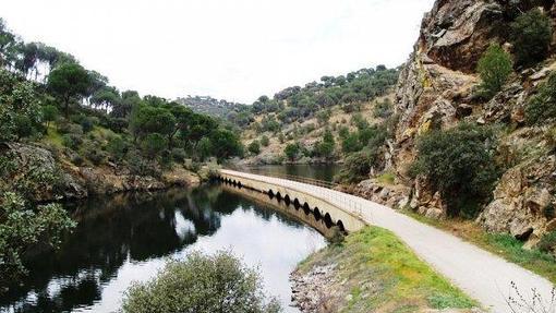 Puente antiguo en Almorox sobre el río Alberche