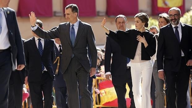 - Los Reyes saludan a su llegada a la localidad de Villanueva de los Infantes