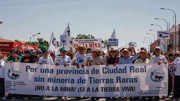 Manifestación contra las tierras raras en Torrenueva