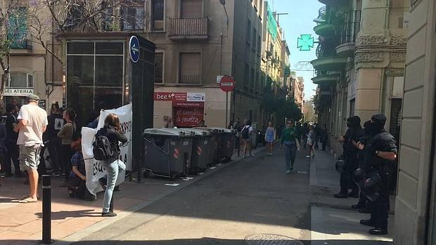 Desalojan un local «okupado» desde 2011 en Gràcia