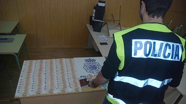 Billetes intervenidos por la Policía Nacional al detenido.