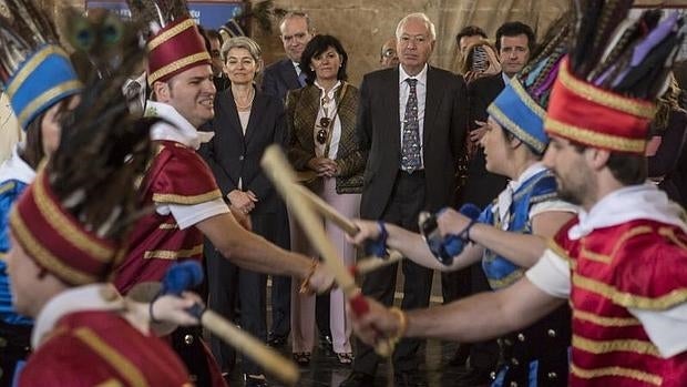 La directora general de la Unesco (izquierda) y el ministro Margallo, en un acto público en Valencia.