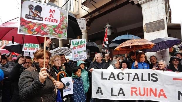 Protestas contra el cierre de la fábrica de Lauki y Dulciora