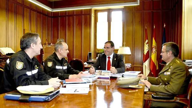 El presidente de la Diputación de Cuenca se ha reunido con los mandos de la UME