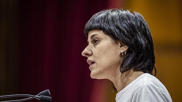 Anna Gabriel, diputada de la CUP en Cataluña, durante la investidura de Puigdemont