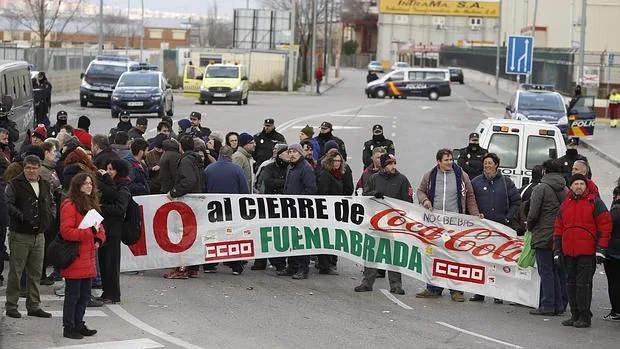 Manifestación en contra del cierre de la fábrica de Coca-Cola de Fuenlabrada, en enero de 2015
