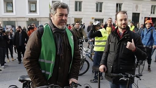 Juantxo López de Uralde y Jorge Luis Bail, pertenecientes al grupo de Podemos