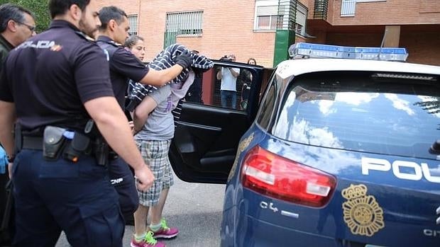 El presunto parricida de Lucero, tras ser detenido