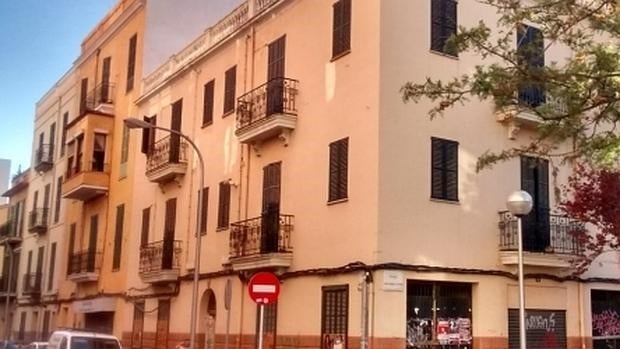 Una treintena de jóvenes ocupan un hotel abandonado en Palma