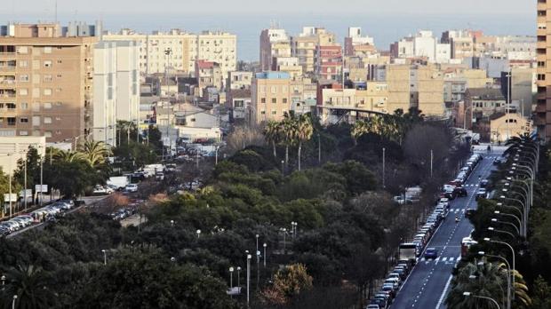 Vista del final de la avenida Blasco Ibáñez con el barrio de El Cabañal al fondo