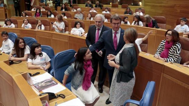 Feijóo y Santalices participaron ayer en el pleno infantil