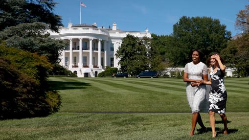 Doña Letizia y Michelle Obama se dirigen al huerto ecológico de la Casa Blanca, durante la visita de los Reyes a EE.UU. el pasado septiembre