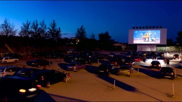 Autocine Drive In en la playa de las Devesas de Denia