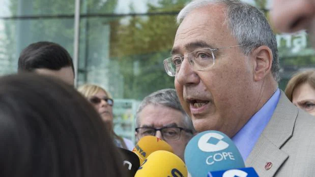 El rector de la Universidad de Lérida, Roberto Fernández, pidió la intervención policial