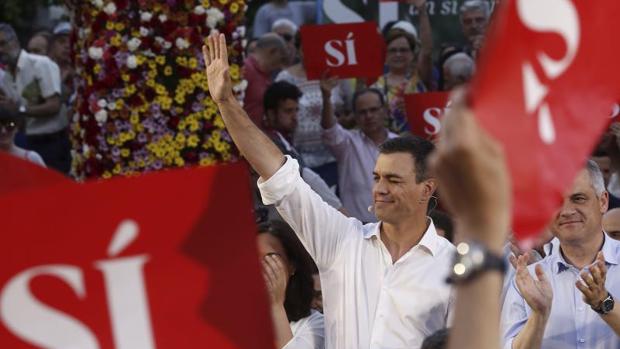 El secretario general y candidato del PSOE, Pedro Sánchez, en el acto de inicio de la campaña electoral en la plaza Pedro Zerolo de Madrid