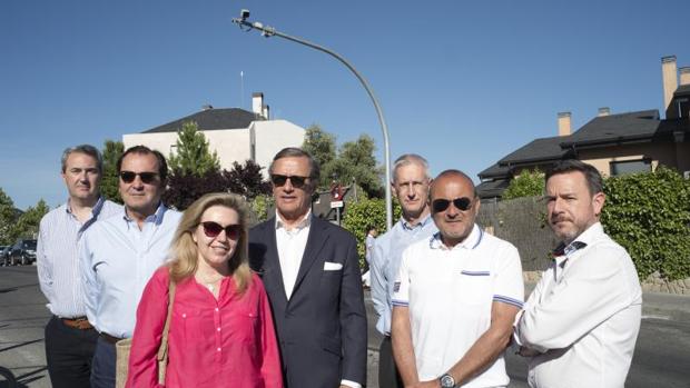 Algunos vecinos que reivindican mayor presencia policial por los constantes robos en el barrio