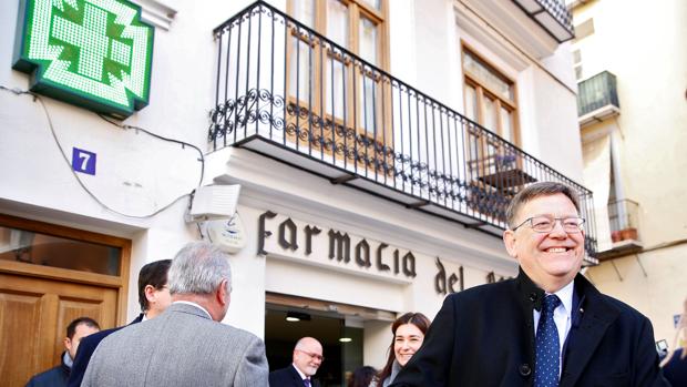 Imagen de archivo de Puig y Montón en una visita a una farmacia