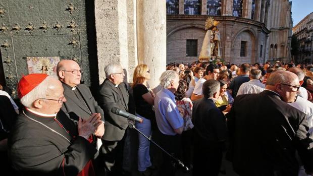 El cardenal Cañizares, junto a la imagen de la Mare de Déu