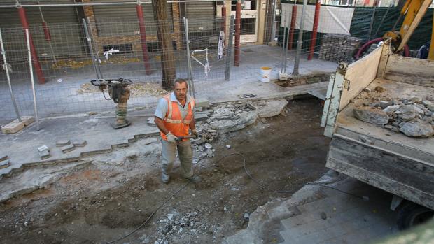 En 2013 ya hubo obras en las Plaza de Cervantes tras aparecer una cueva bajo la calle