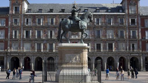 La estatua de Felipe III, con su apariencia actual, en la Plaza Mayor