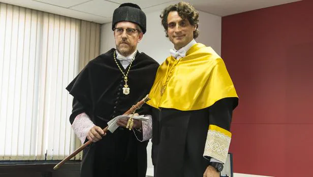 Imagen de la toma de posesión de Juan Morote como rector