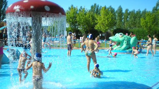 Cinco de las mejores piscinas para refrescarse este verano en Castilla y León