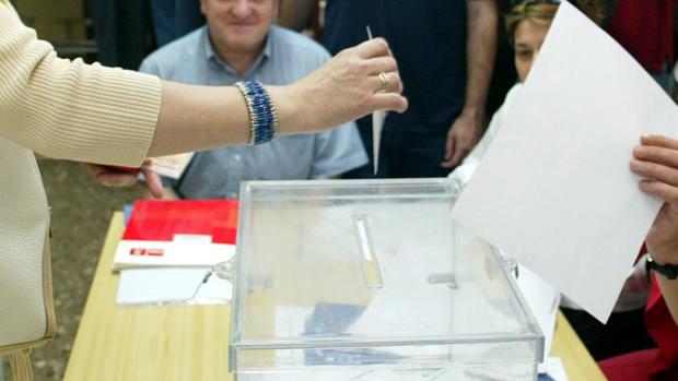 El censo electoral se ha reducido en unas 2.200 personas respecto a las elecciones de diciembre