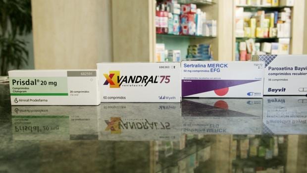 Sanidad investiga a veinticinco farmacias valencianas por dispensar antidepresivos  sin receta