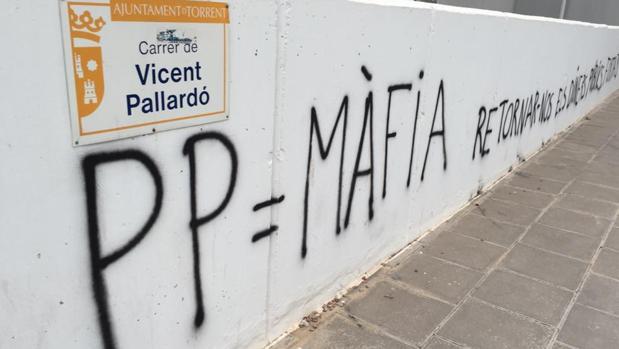 Imagen de una de las pintadas en Torrent