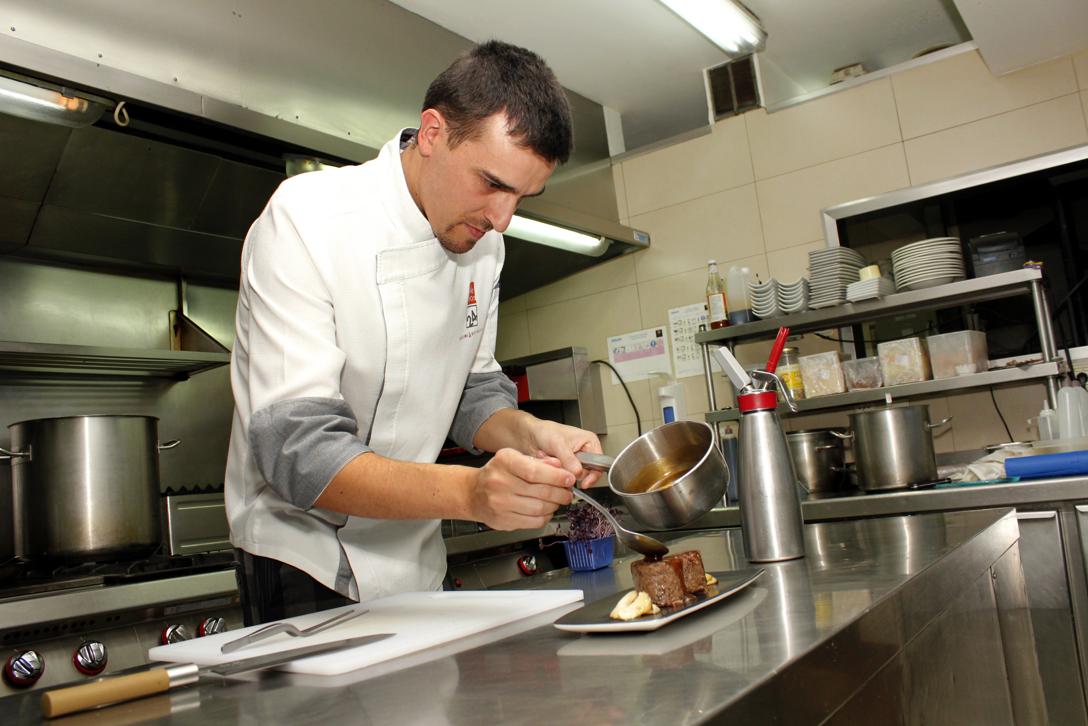 Jesús Ángel Rodríguez, jefe de cocina del restaurante «Alfileritos 24»