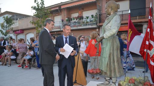 Álvaro Gutiérrez y Luis Miguel Martín en la plaza de las Verduras