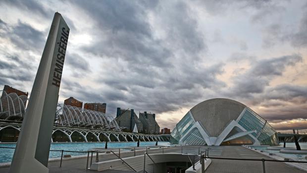 Guía para disfrutar las noches de verano en la Ciudad de las Artes y las Ciencias en Valencia